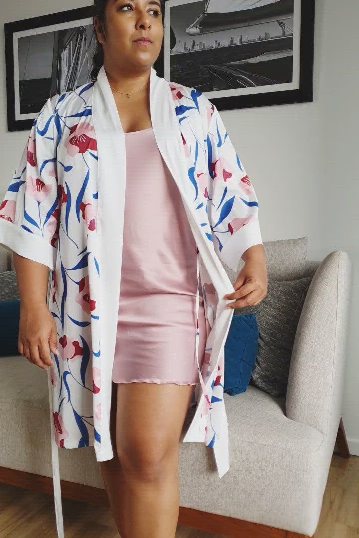 Robe styling video for eirene short robe in floral pink magnolia print